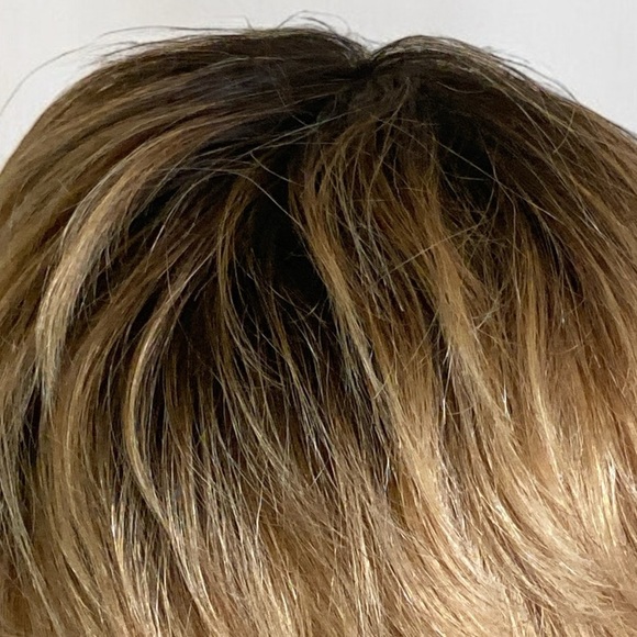 Honey Blonde Tapered Pixie Bob Dark Roots Synthetic Wig Feminine One Size Chic - Picture 12 of 14